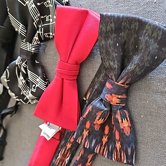 Lot of 5 bow ties black, red, 0laid, music notes boys men's EUC - Picture 6 of 7